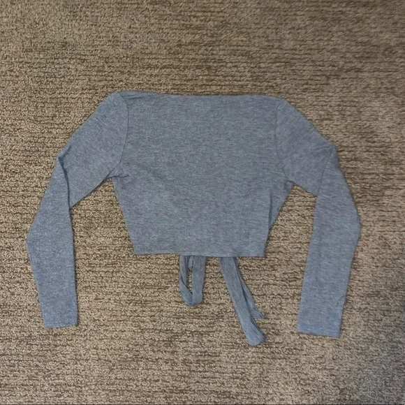 Abercrombie & Fitch Long Sleeve Crop Top - Picture 3 of 4